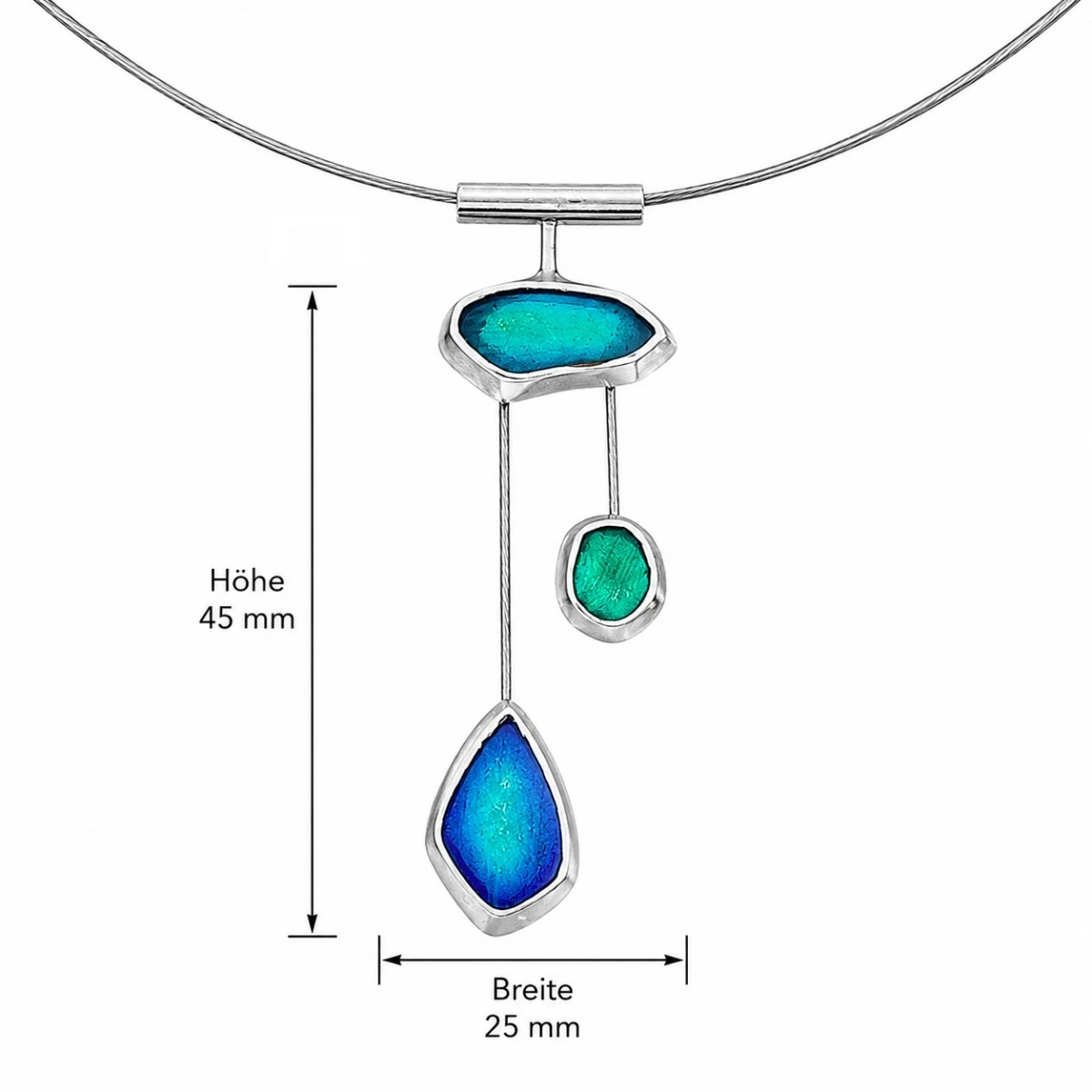 halsreif-silber-925-meerglas-tanz-der-wellen-lineal Dreistufiger asymmetrischer Anhänger der Halskette Silber 925 Meerglas Tanz der Wellen mit blau-grüner Emaille an einem grauen Edelstahlreif; Collier mit Meerglas in Blau Grün