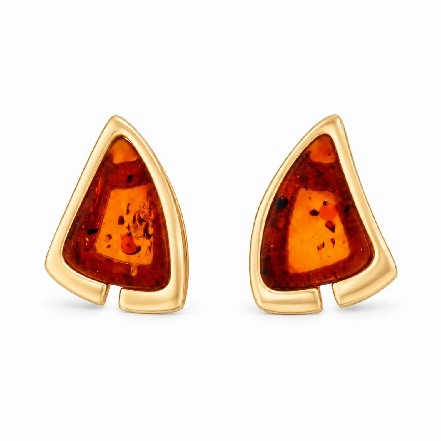 bernstein-ohrstecker-gold-375-sturmwelle-ge442s-cognac Gold Ohrstecker 375 Bernstein Sturmwelle - mit dreieckigem Bernstein in Cognac-Farbe.
