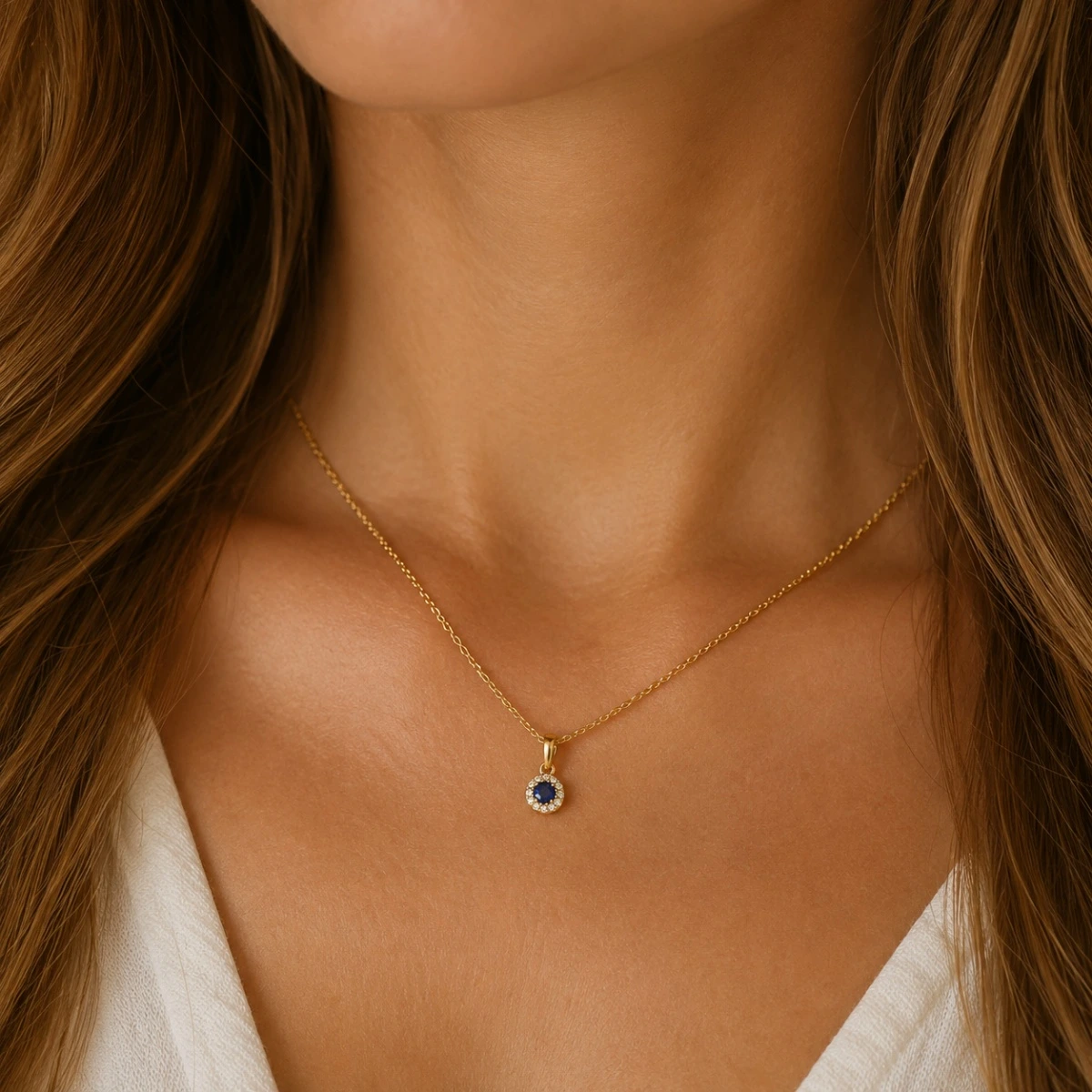 anhaenger-gold-585-meeresleuchten-mit-zirkonia-dekollete Anhänger Gold 585 „Meeresleuchten“ mit Zirkonia; Goldanhänger mit blauem und weißem Zirkonia