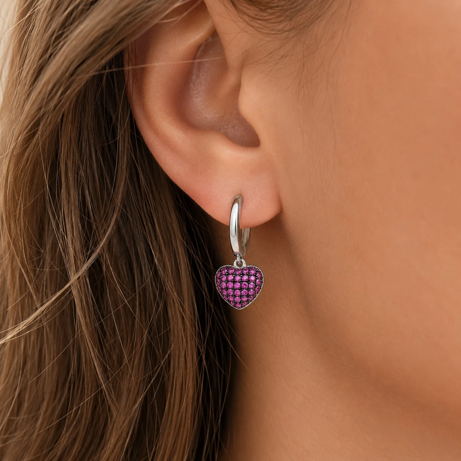 creolen-silber-925-herz-zirkonia-rosa-3 Creolen Silber 925 Zirkonia - rhodinierte Silberohrringe mit facettiertem rosa Zirkonia-Herz. Schöne Ohrringe aus Silber Herz.