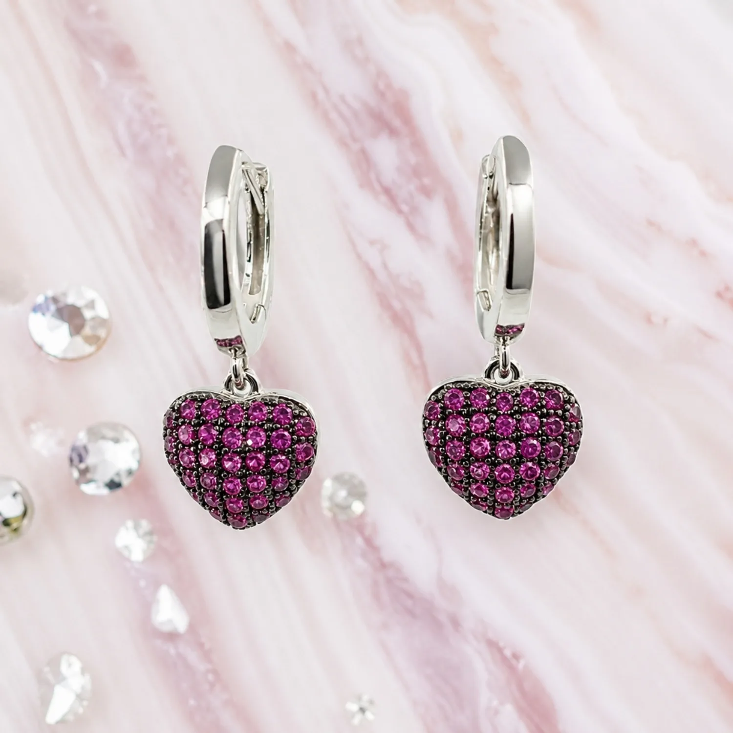 creolen-silber-925-herz-zirkonia-rosa-5 Creolen Silber 925 Zirkonia - rhodinierte Silberohrringe mit facettiertem rosa Zirkonia-Herz. Schöne Ohrringe aus Silber Herz.