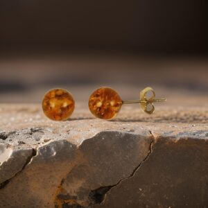 Kleine Ohrstecker Gold 375 Bernstein Kugel - goldene Ohrringe mit 5mm runder Bernstein Kugel in Gold Fassung.