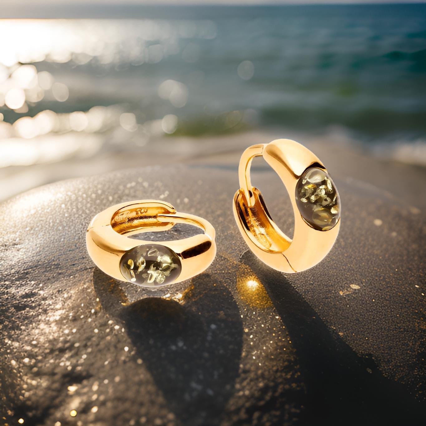 Creolen Bernstein Silber 925 24ct. vergoldet „Elegance“ Grün Creolen Bernstein Silber Grün mit grünem Bernstein. 925 Silber, 24ct vergoldet. Perfekt für Damen & Kinder