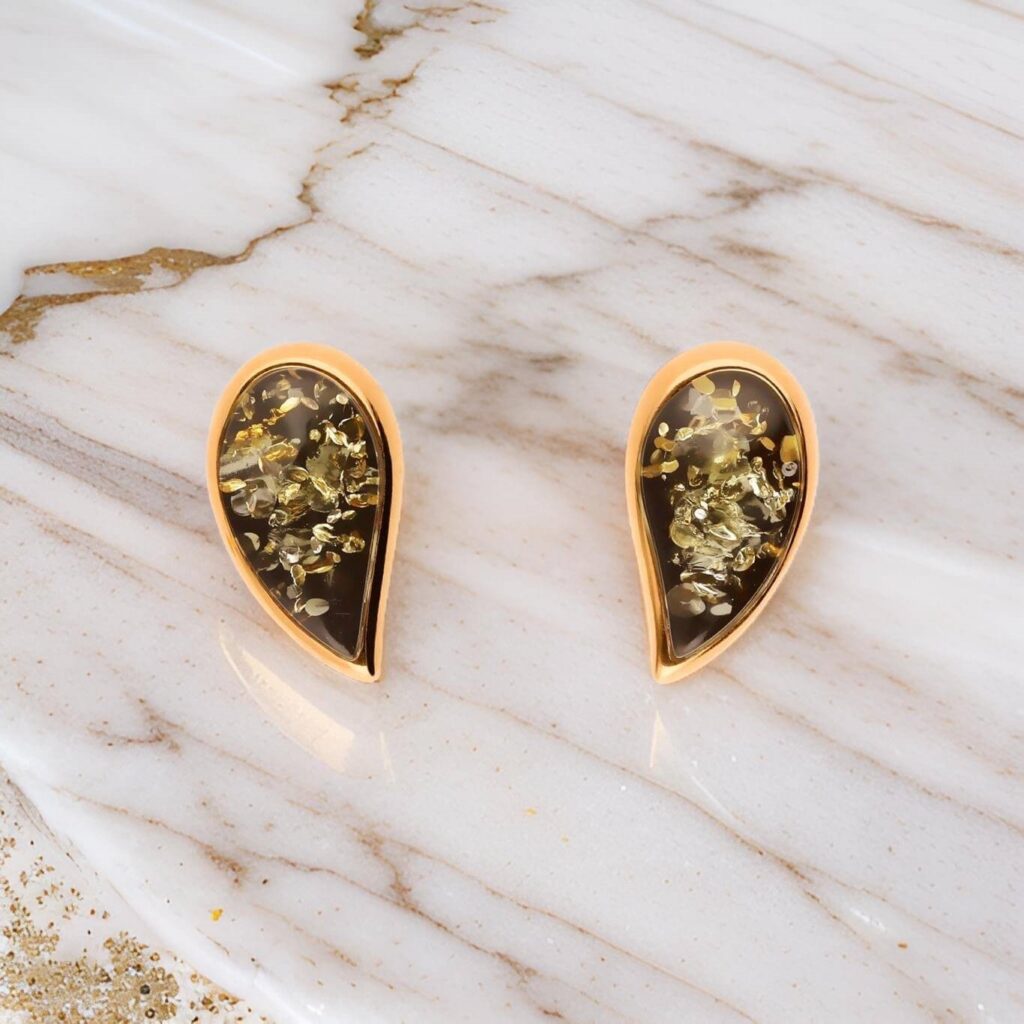 Ohrstecker Silber vergoldet Tropfenform - Tropfenförmige Ohrstecker aus 24k vergoldetem Silber 925 mit grünem Bernstein.