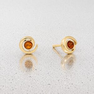 Ohrstecker Gold 375 Bernstein Spirale mit rundem Bernstein in Cognac-Farbe.