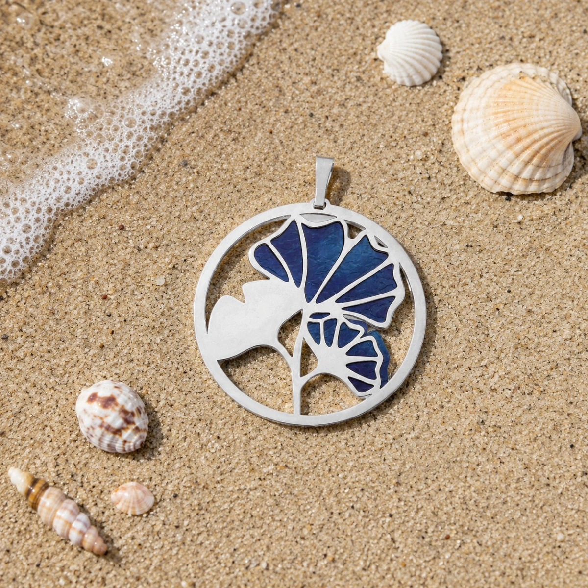 anhaenger-silber-925-gingko-meer Anhänger Silber 925 Ginkgo mit blauem Titan und Ginkgoblatt im runden Rahmen; Silberanhänger mit Ginkgo Motiv