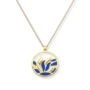 Halskette Silber vergoldet Lotos – runde Kette mit goldenem Lotusmotiv auf blauem Hintergrund