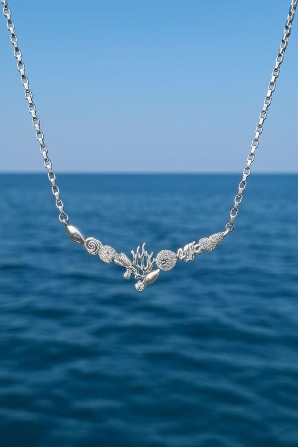 Meeresleben Halskette Silber mit maritimen Motiven wie Korallen, Muscheln und Seesternen