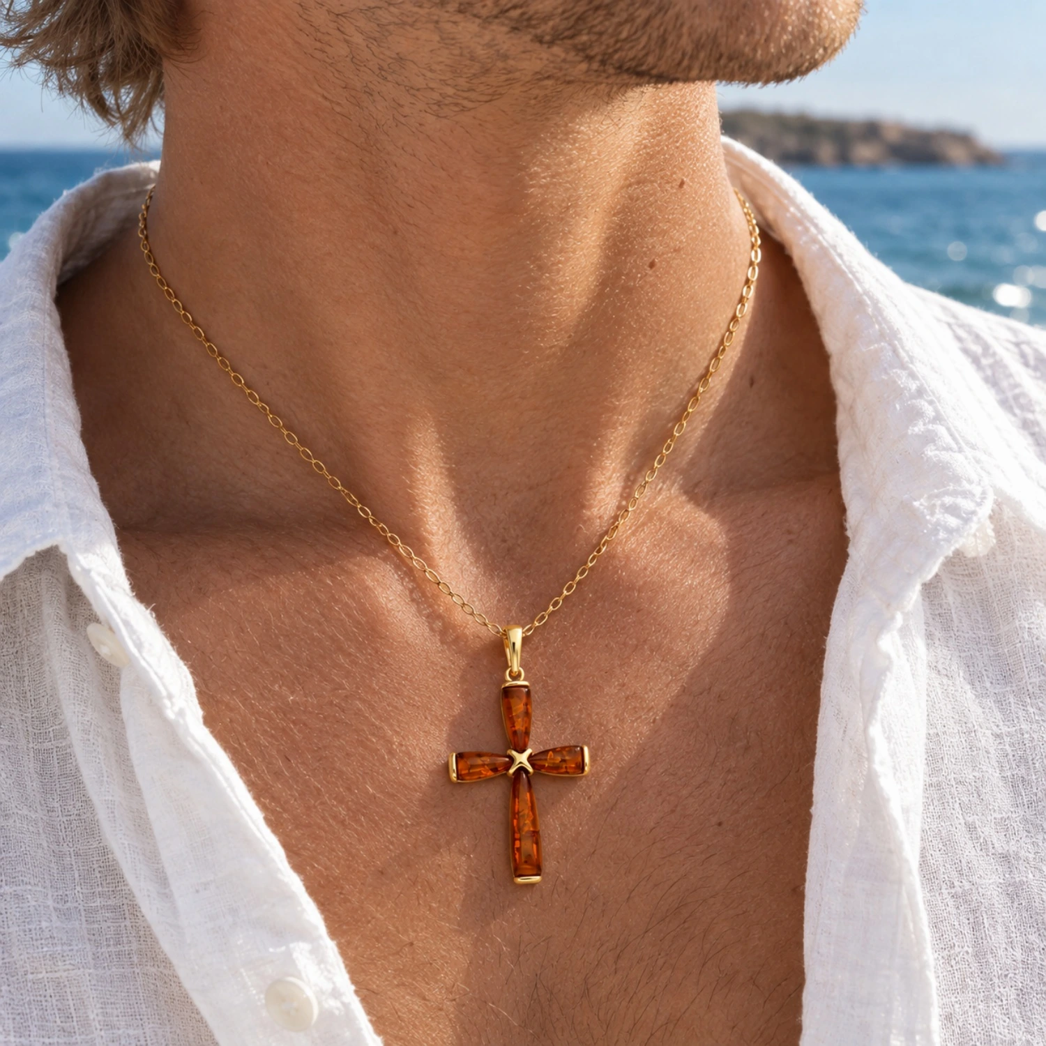 anhaenger-silber-925-24k-vergoldet-bernstein-kreuz-dekollete-maenner Anhänger Silber 925 24k vergoldet Bernstein Kreuz Cognac; eleganter Schmuck mit Ostseebernstein; Bernstein Kettenanhänger Kreuz Unisex