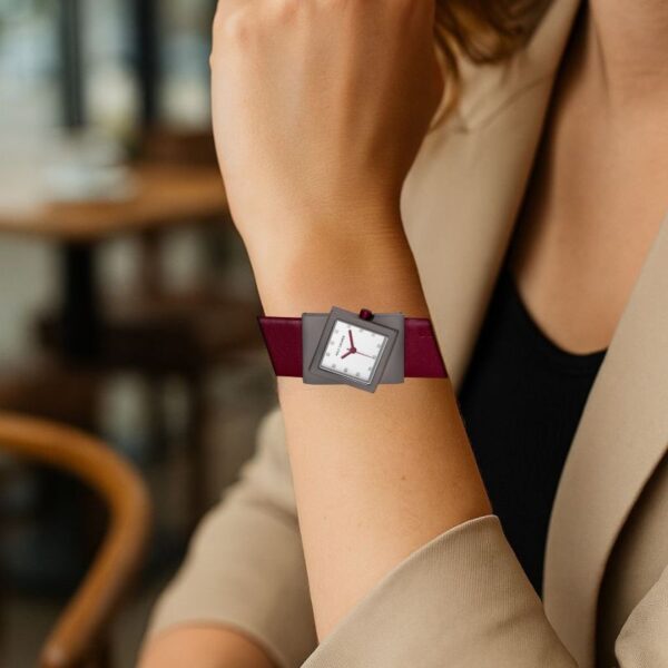 Rolf Cremer Damenuhr Turn 492059 Rot mit Titan-Gehäuse und rotem Lederarmband