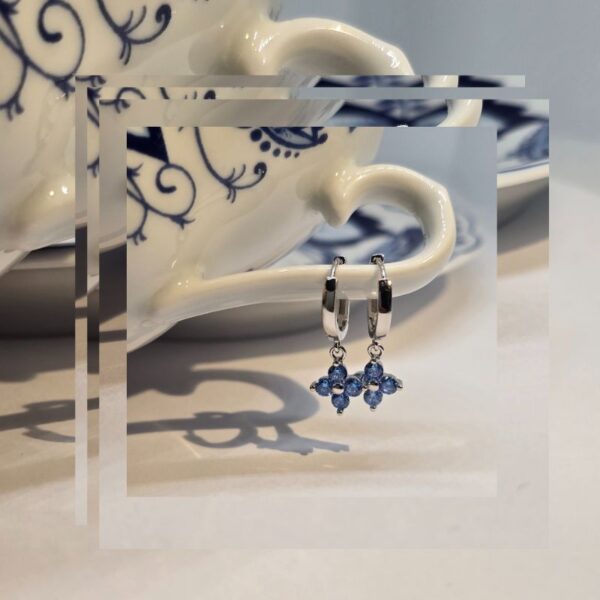 Creole Silber „Blue Flora“ - Rhodiniertes Silber 925 mit hellblauen Zirkonia-Steinen