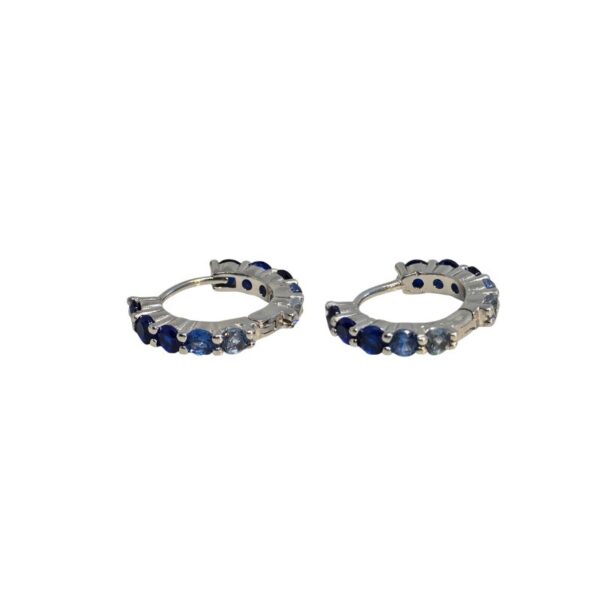 Creole Silber „Blue Spark“ – elegante rhodinierte Silbercreolen mit blauen Zirkonia, 12 mm Durchmesser