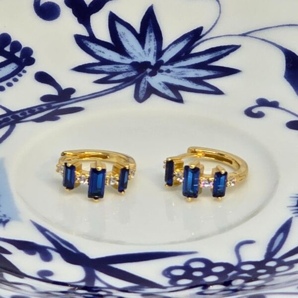 Creole Silber Vergoldet „Blue Symphony“ – 24K vergoldete Creolen mit blauen und weißen Zirkonia-Steinen