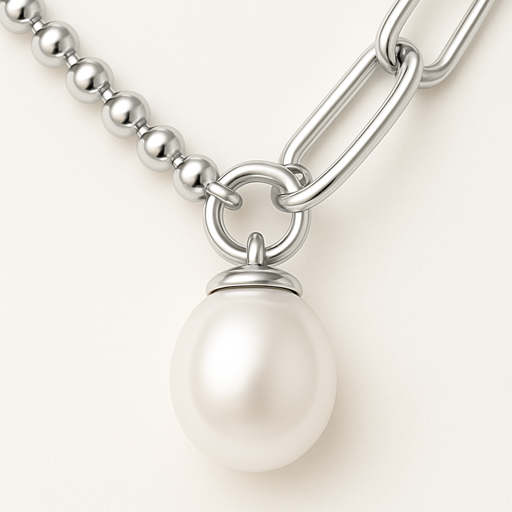 Perlenkette Silber „Küstenglanz” Perlenkette Silber „Küstenglanz” kombiniert echte Süßwasserzuchtperlen mit edlem Silber
