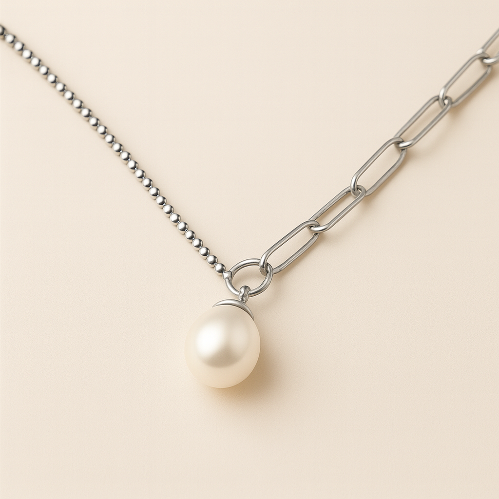 Perlenkette Silber „Küstenglanz” Perlenkette Silber „Küstenglanz” kombiniert echte Süßwasserzuchtperlen mit edlem Silber
