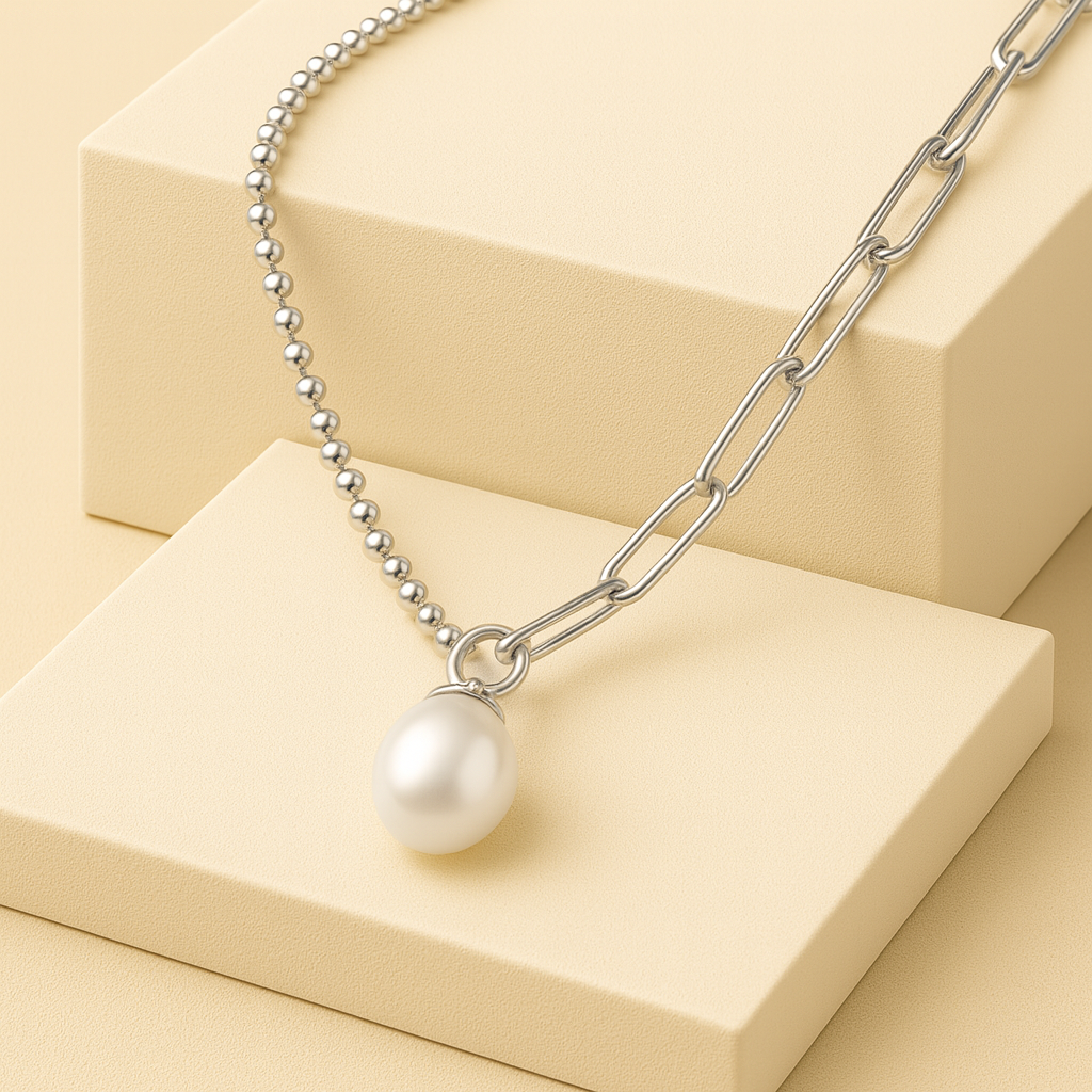 Perlenkette Silber „Küstenglanz” Perlenkette Silber „Küstenglanz” kombiniert echte Süßwasserzuchtperlen mit edlem Silber
