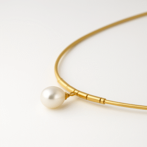 Perlenkette Silber Vergoldet „Lichtmeer” mit weißen Tropfenperlen und vergoldetem Halsreif