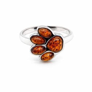 Bernstein Ring Silber rhodiniert mit symbolischem Pfotenmotiv und cognacfarbenem Naturbernstein.