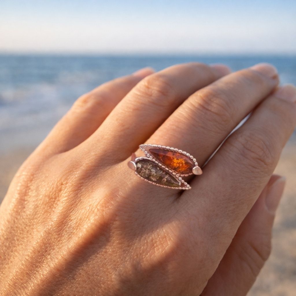 Ring-Silber-925-rhodiniert-Bernstein (8) Ring Silber 925 rhodiniert Bernstein „Doppelblatt” - ein schöner Damenring aus 925er Silber mit echten Ostseebernsteinen.