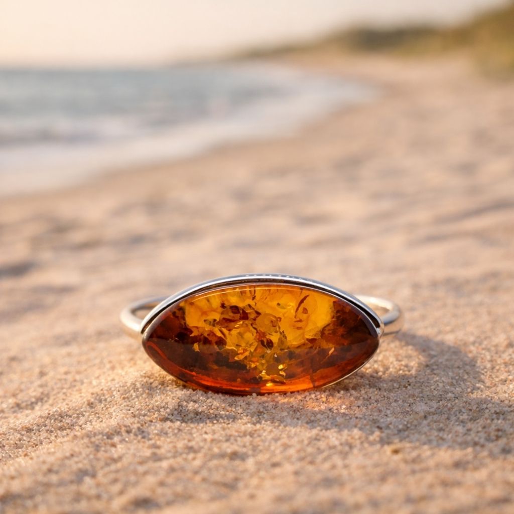 Ring Silber 925 rhodiniert Bernstein Kern (3) Eleganter Ring Silber 925 rhodiniert mit einem ovalen, cognacfarbenen Ostseebernstein - ein eleganter Silberring mit Bernstein