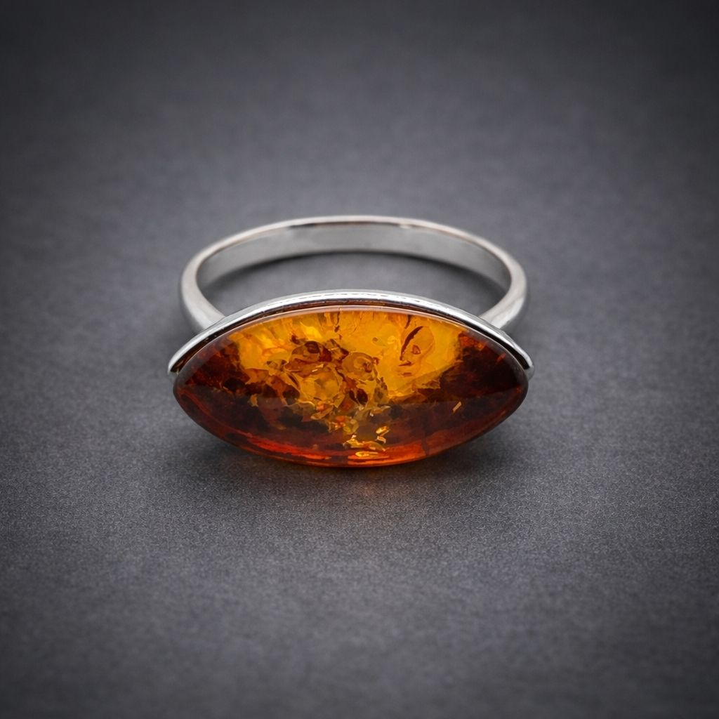 Ring Silber 925 rhodiniert Bernstein Kern (5) Eleganter Ring Silber 925 rhodiniert mit einem ovalen, cognacfarbenen Ostseebernstein - ein eleganter Silberring mit Bernstein