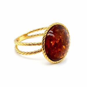 Ring Silber 925 vergoldet Bernstein Geflecht - 24 Karat vergoldeter Silberring mit kunstvoll geflochtener Schiene und einem runden Bernstein in Cognac.