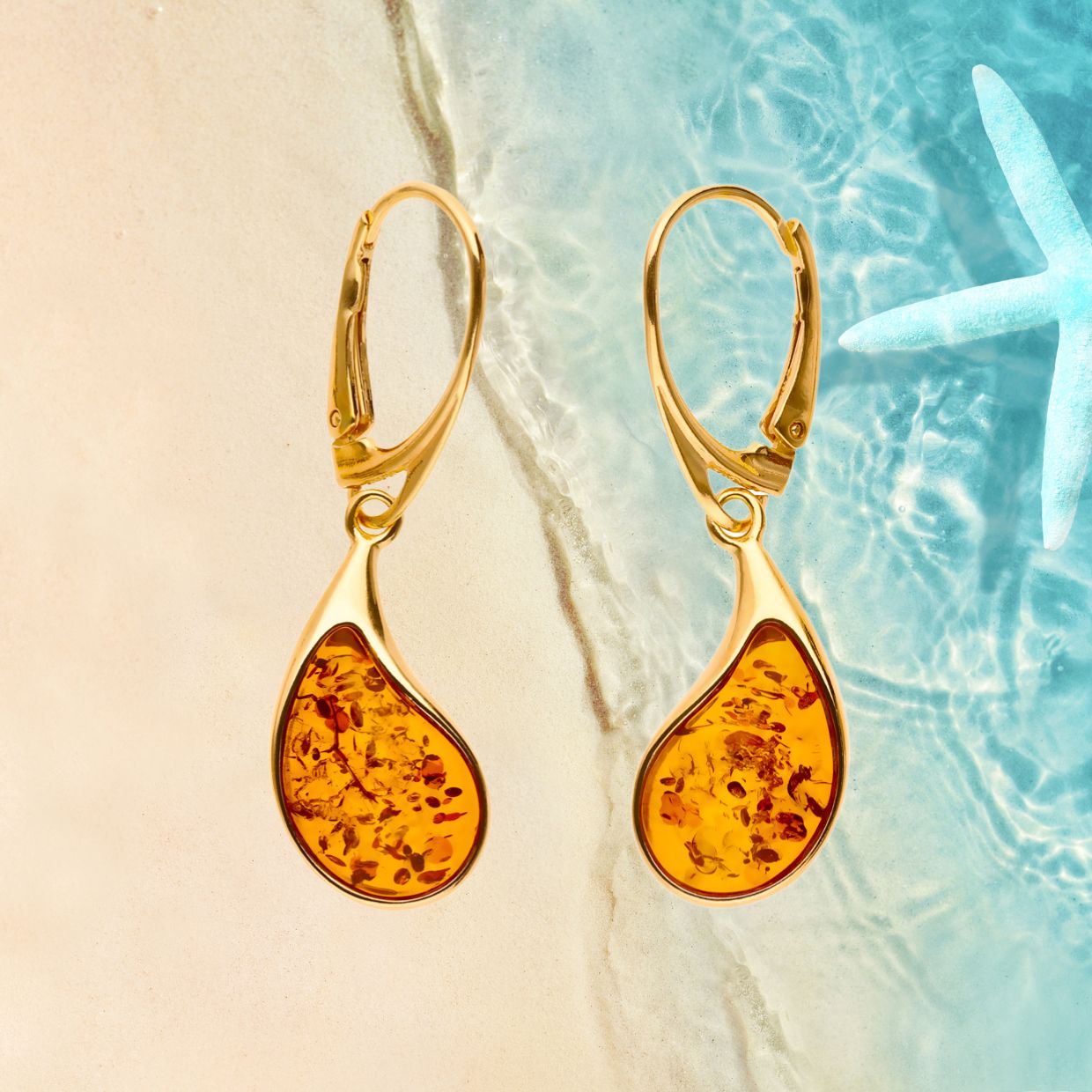 Elegante Bernstein Ohrringe mit maritimer Eleganz Bernstein Ohrhänger Silber 925 vergoldet „Meeresgold“ Cognac, Ohrhänger in Tropfenform mit cognacfarbenem Bernstein
