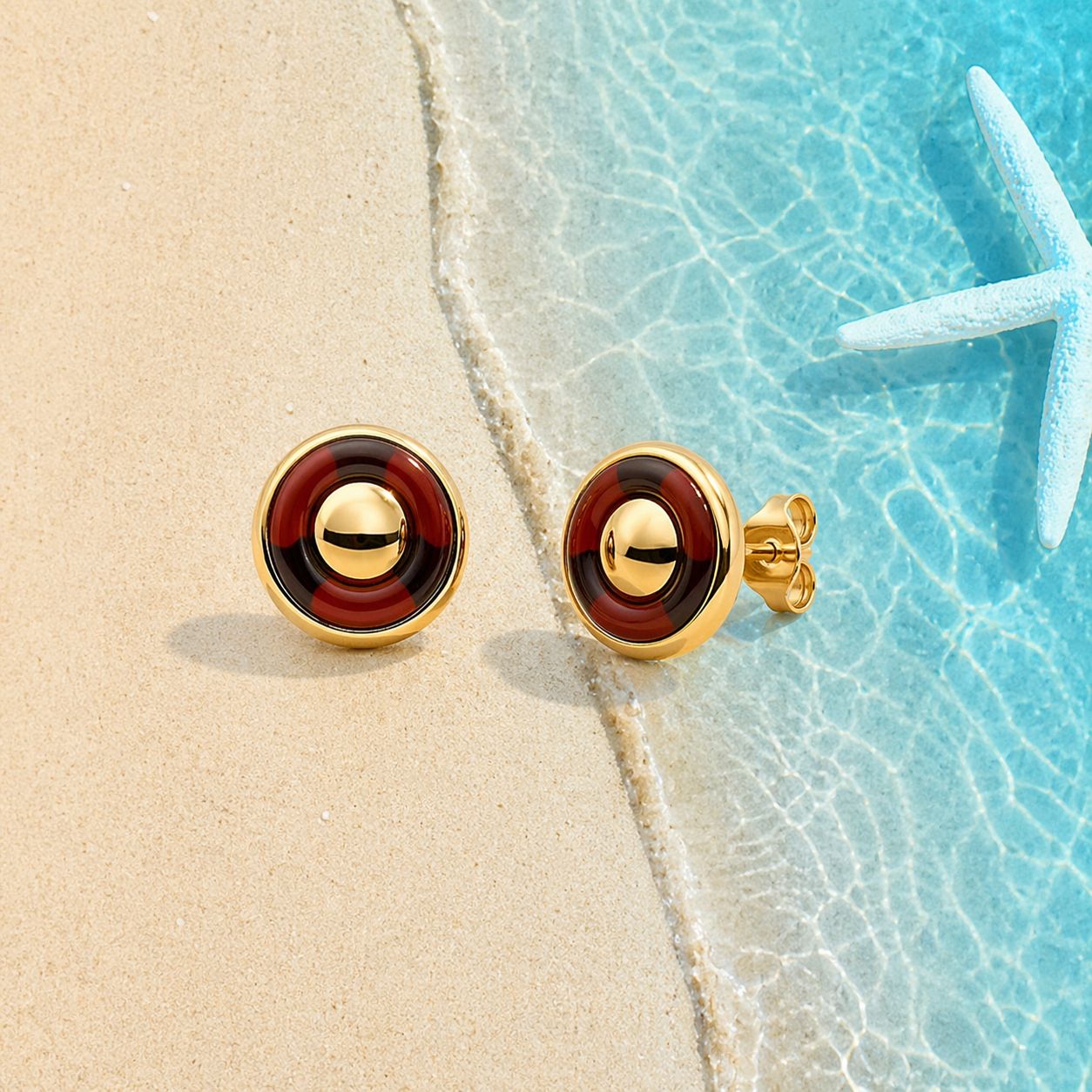 Moderner Bernsteinschmuck inspiriert von Lichtreflexen der Ostsee Bernstein Ohrstecker Silber 925 vergoldet „Ostseeauge“ Cognac, runde vergoldete Bernsteinohrringe.
