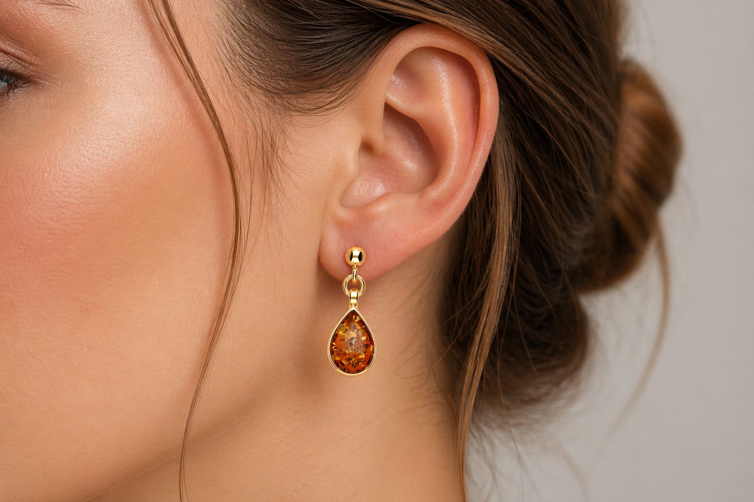 Elegante vergoldete Bernstein Ohrringe inspiriert von der Ostsee Bernstein Ohrringe Silber vergoldet Ostseetropfen Cognac mit echtem Ostseebernstein