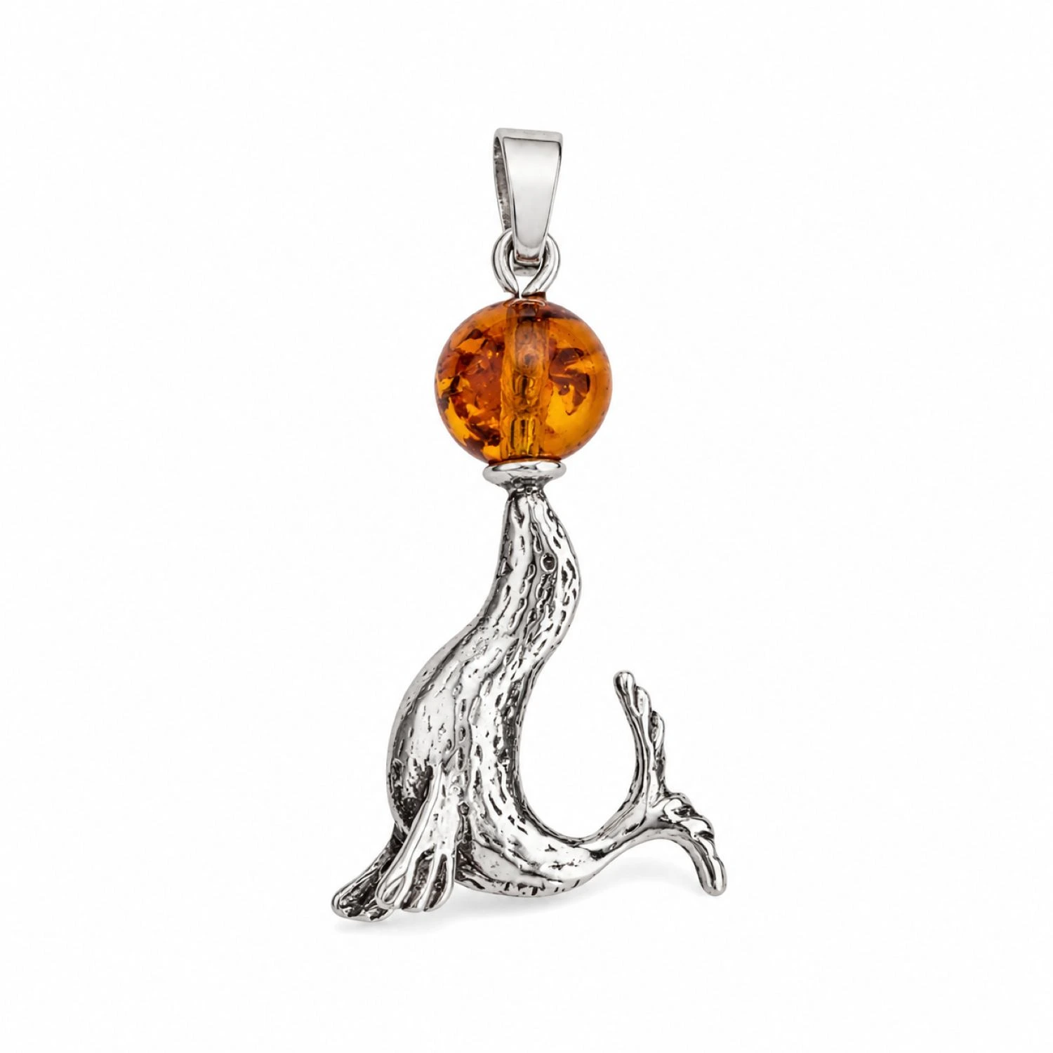 bernstein-anhaenger-silber-meeresakrobat-CALP23-cognac.jpg Maritimer Bernstein Anhänger Silber 925 Meeresakrobat Cognac; Robbe mit Ball Anhänger aus Silber