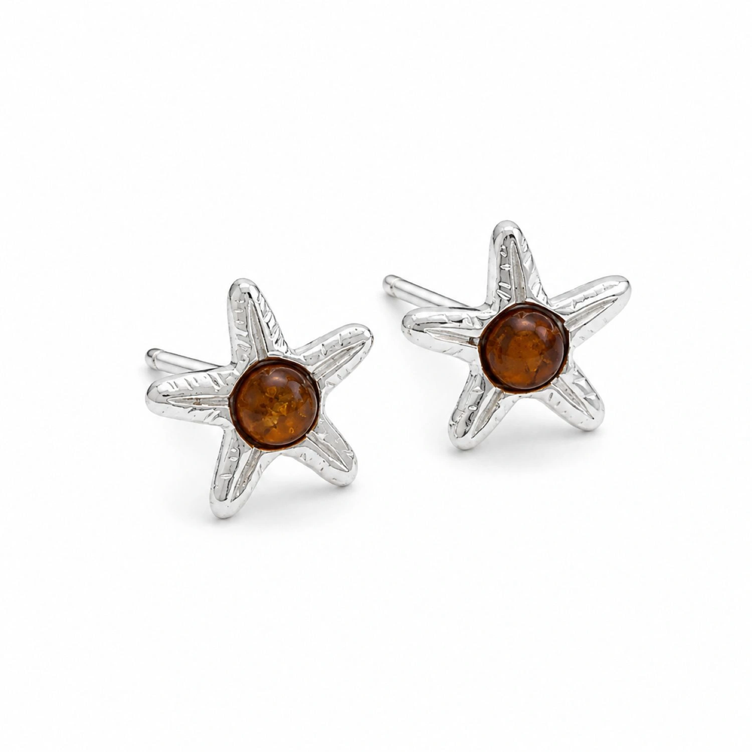 bernstein-ohrstecker-silber-kleine-seesterne-ABC0101-cognac.jpg Maritimer Bernstein Ohrstecker Silber 925 Kleine Seesterne Cognac aus echtem baltischem Bernstein; Kleine Seestern Ohrringe Silber; Ostsee Schmuck für Damen; Ohrschmuck mit maritimem Motiv