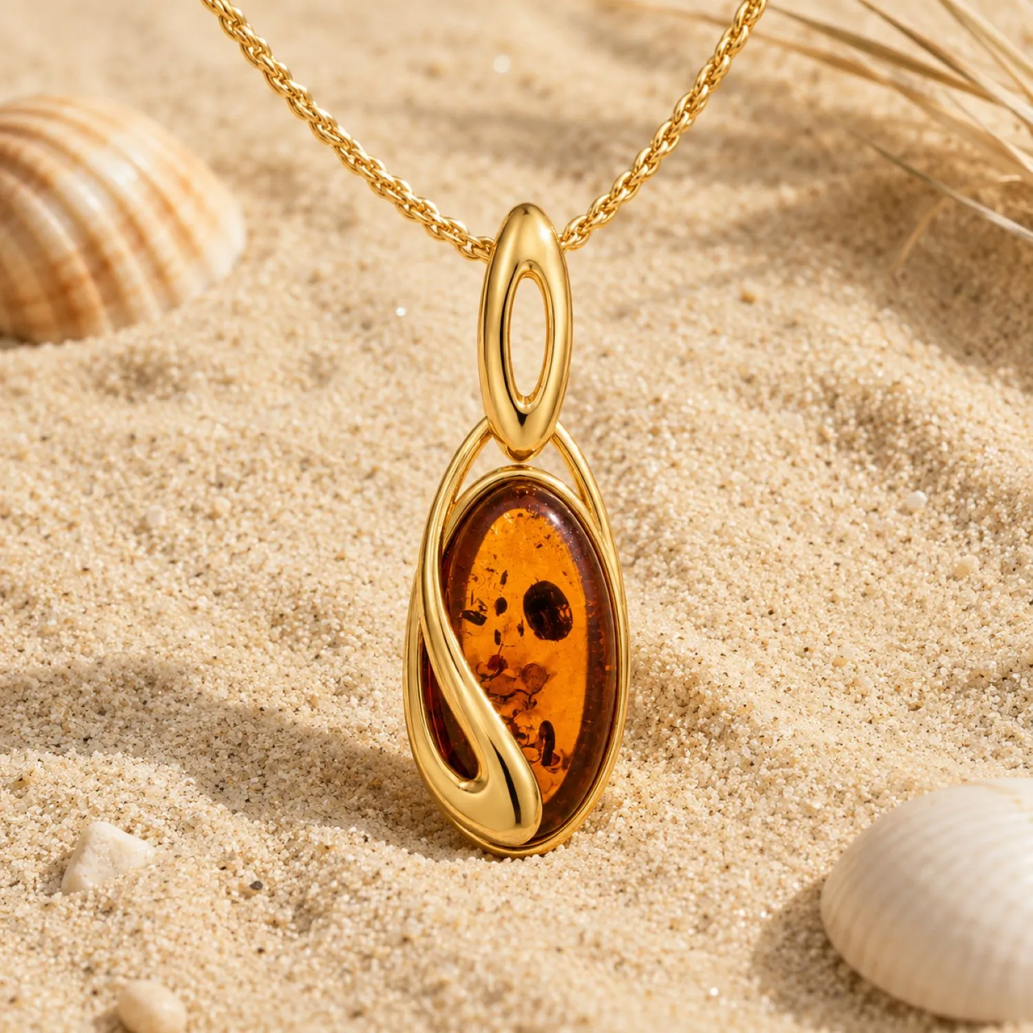 bernstein-anhaenger-gold-375-goldene-welle-cognac-sand Bernstein Anhänger Gold 375 „Goldene Welle“ Cognac in Wellenform; Schmuck mit echtem Ostseebernstein lang und schlank