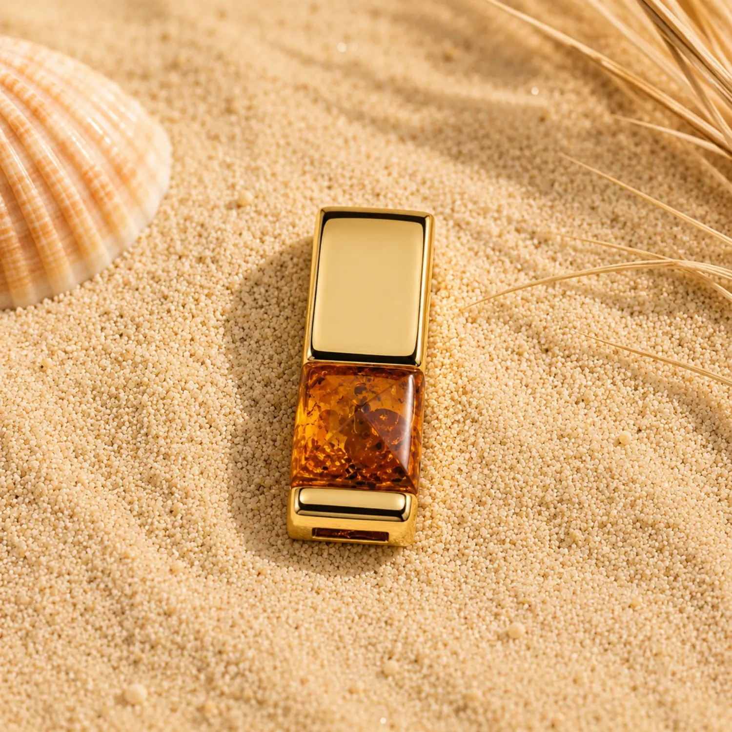 bernstein-anhaenger-gold-375-klarheit-cognac Bernstein Anhänger Gold 375 „Klarheit“ Cognac mit quadratischem Ostseebernstein und Goldfassung; Bernstein Anhänger Gold 9 Karat Rechteck; schöner Schmuck mit echtem Ostseebernstein für Damen