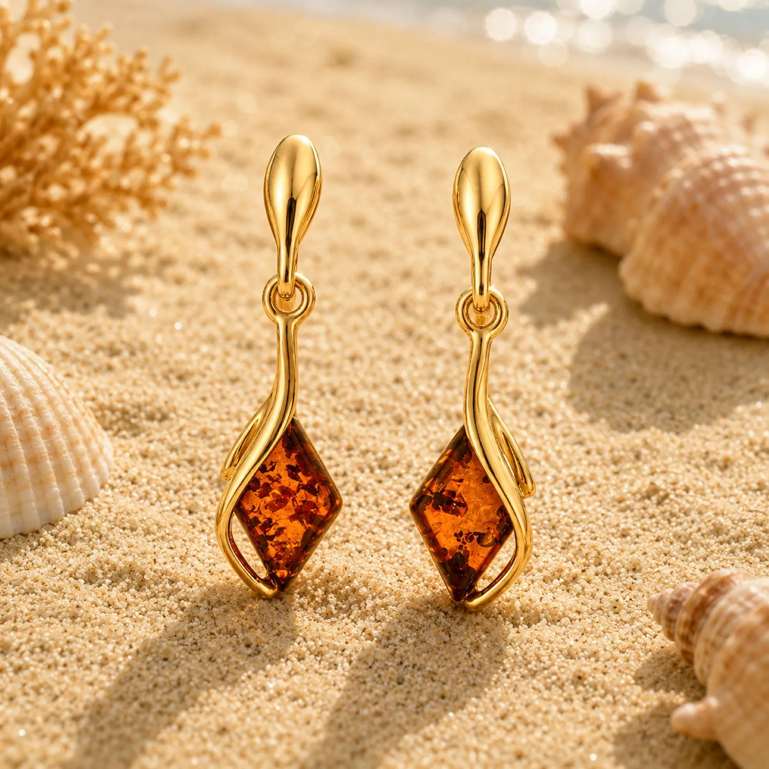 bernstein-ohrhaenger-gold-375-linien-cognac-sand Bernstein Ohrhänger Gold 375 „Linien“ Cognac mit rautenförmigem Bernstein; elegante Gold Ohrringe mit rautenförmigem Bernstein; Lange Ohrhänger Raute Gold 9K Bernstein