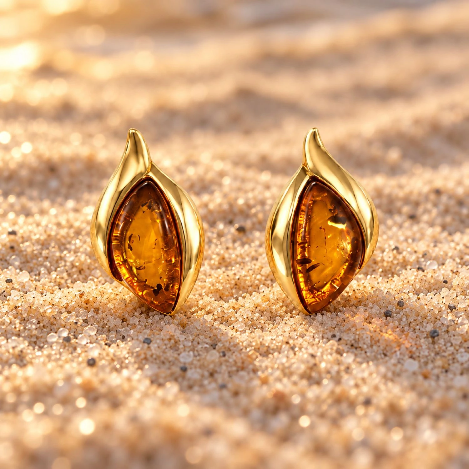 bernstein-ohrstecker-gold-375-goldblatt-cognac-sand Bernstein Ohrstecker Gold 375 „Goldblatt“ Cognac in Blattform; Schmuck mit echtem Ostseebernstein; schöne Ohrringe 9 Karat Blattmotiv