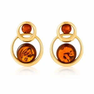 Bernstein Ohrstecker Gold 375 „Goldene Dünen“ Cognac mit zwei Cognac Bernsteinsteinen und runder Goldform; Bernstein Ohrringe mit maritimem Motiv; eleganter Schmuck mit Ostseebernstein